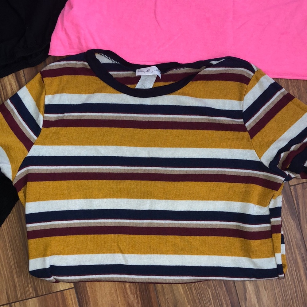 Four Crop tops - Picture 5 of 5